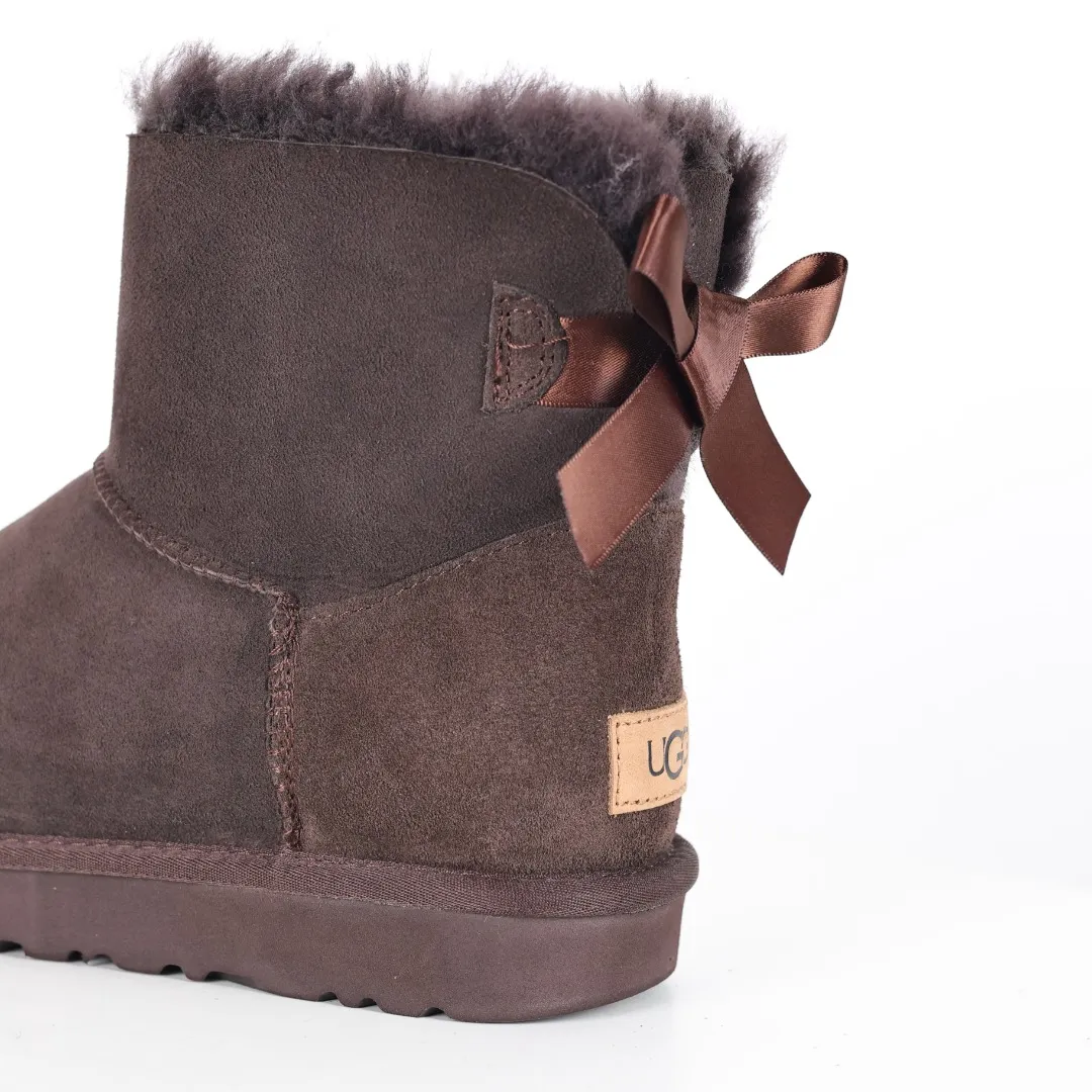 Pick up locally 💰600 Core recommended good price Independently developed original outsole and cashmere insole to keep you warm in winter and suitable for home use. In the new year, uug launched a style series, which is partially geared towards the preferences of young consumers and has also moved to the forefront of fashion trends. Shoe body material Water-repellent coated suede upper 17 mm UGGPURE™ implanted wool insole Lightweight non-slip comfortable rubber outsole With brand LOGO trademark Comes with a full set of packaging Size: 35 36 37 38 39 40